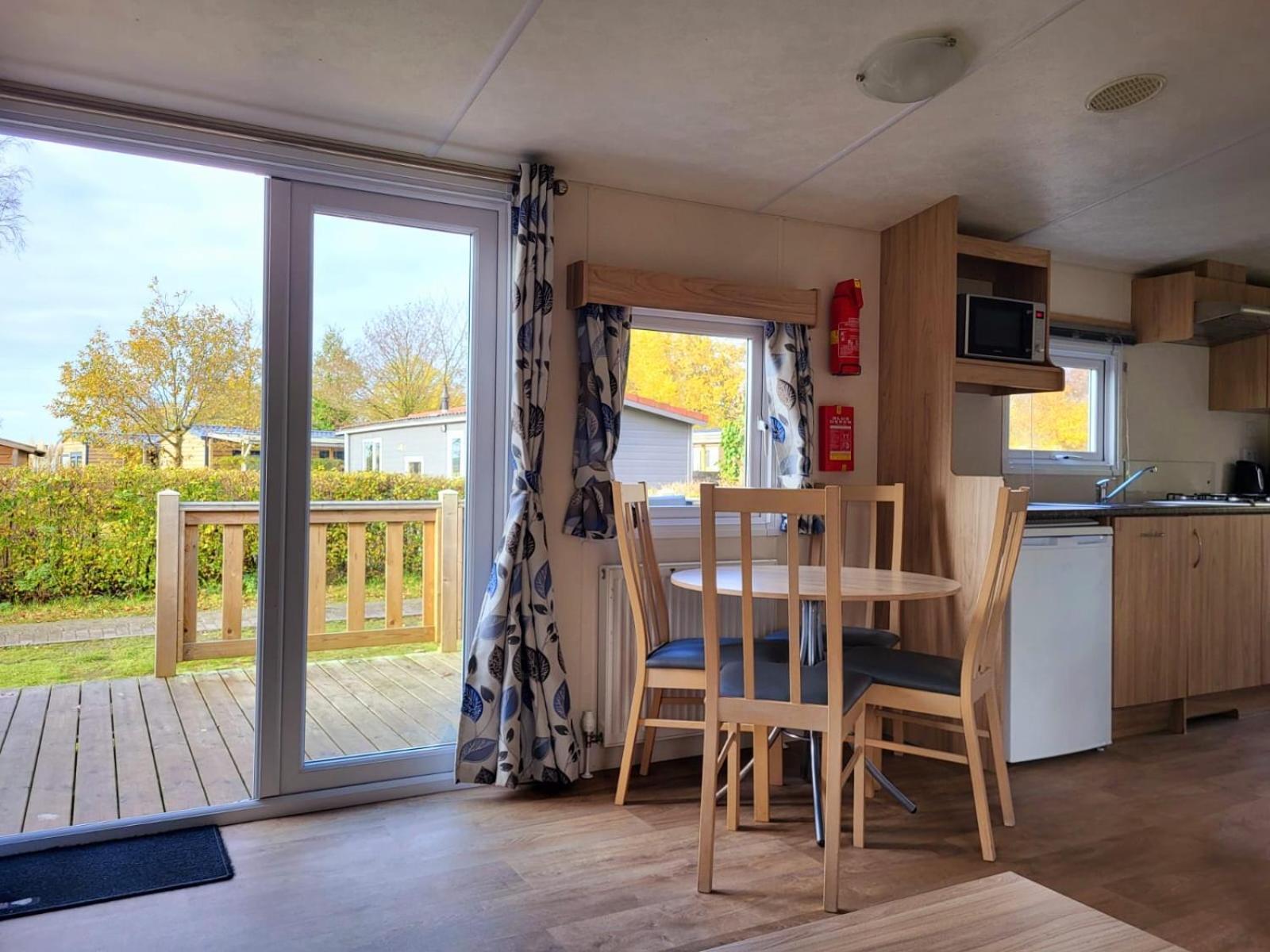 Strandhuis 'Het Kompas' Lauwersoog Exterior foto